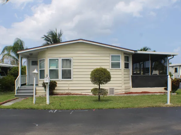 6122 Palm Breezes Dr, Lake Worth, FL 33462