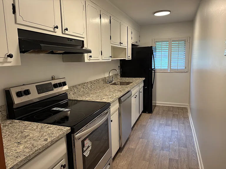 1122 James Blvd #3 — Photo 4