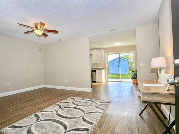 3rd image of 390 20th St SW