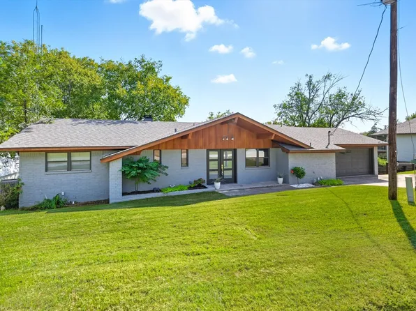80 Bayside Cir, Gainesville, TX 76240