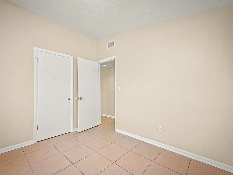 909 Westgate Dr — Photo 20