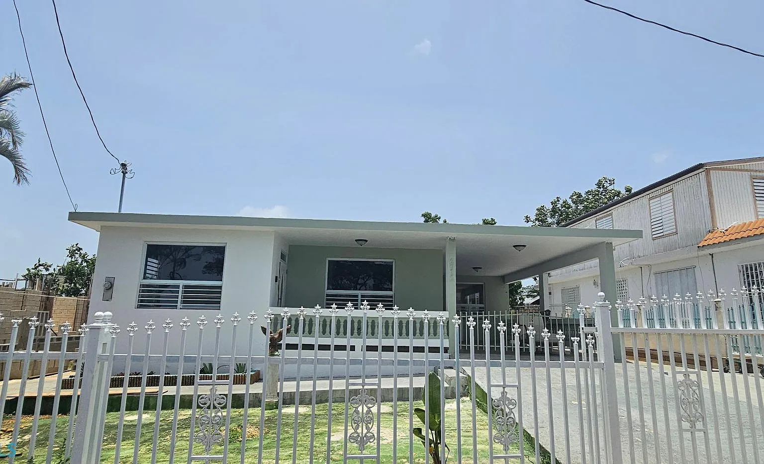 3 bed, 2.0 bath, 1000 sqft, $1,300 — Photo 1