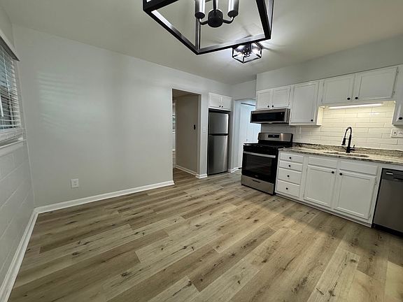 5th image of 2205 Hathaway Dr #B