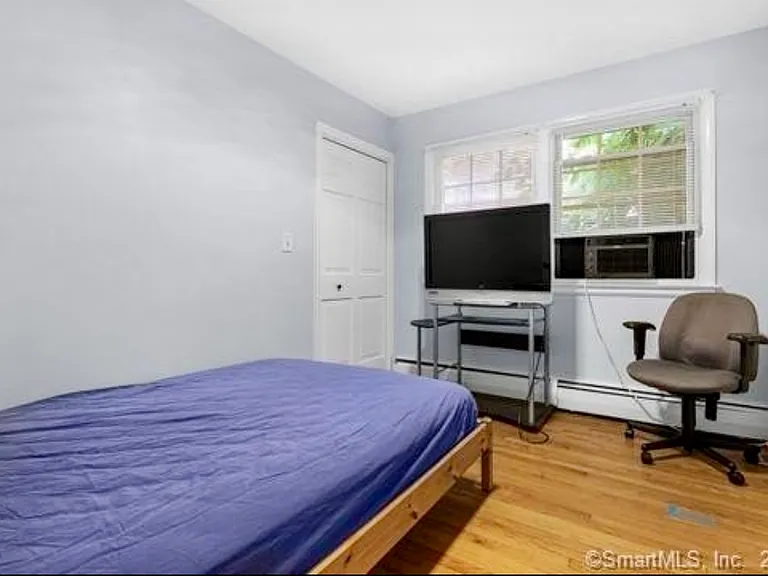 126 Linden Ave — Photo 10