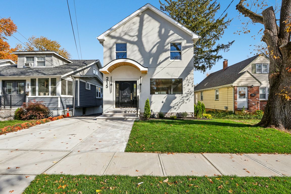 Floral St-S0611-001.jpg