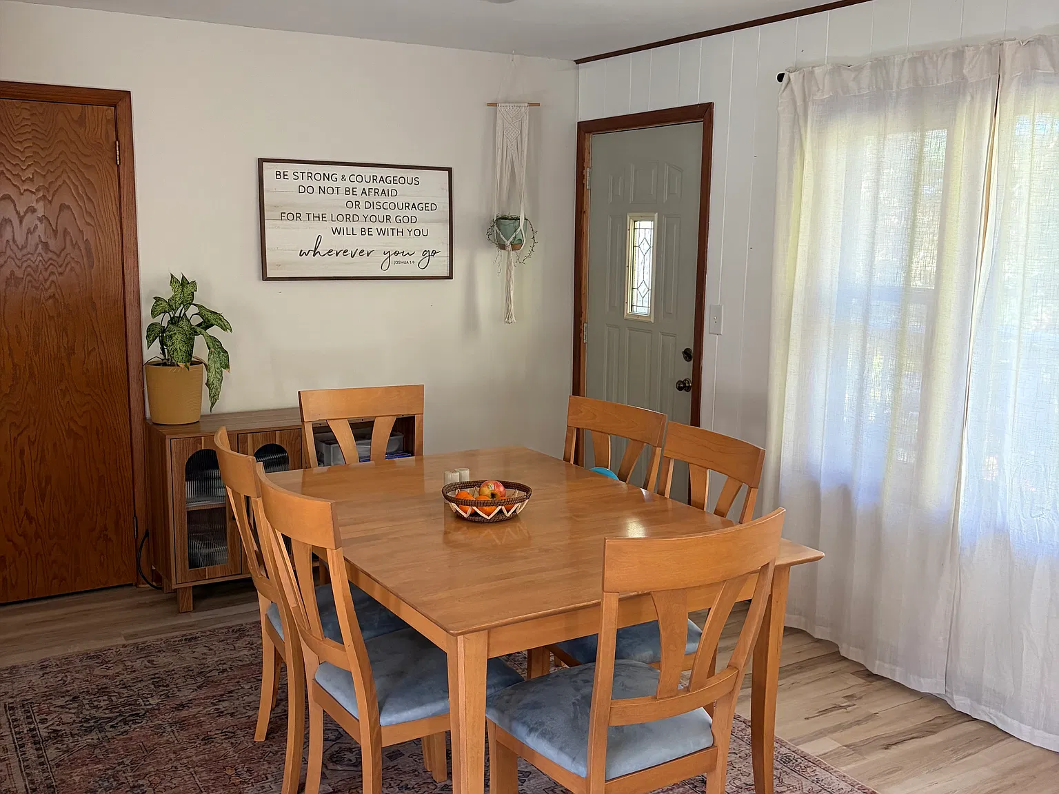 4 bed, 1800 sqft, $2,800 — Photo 3