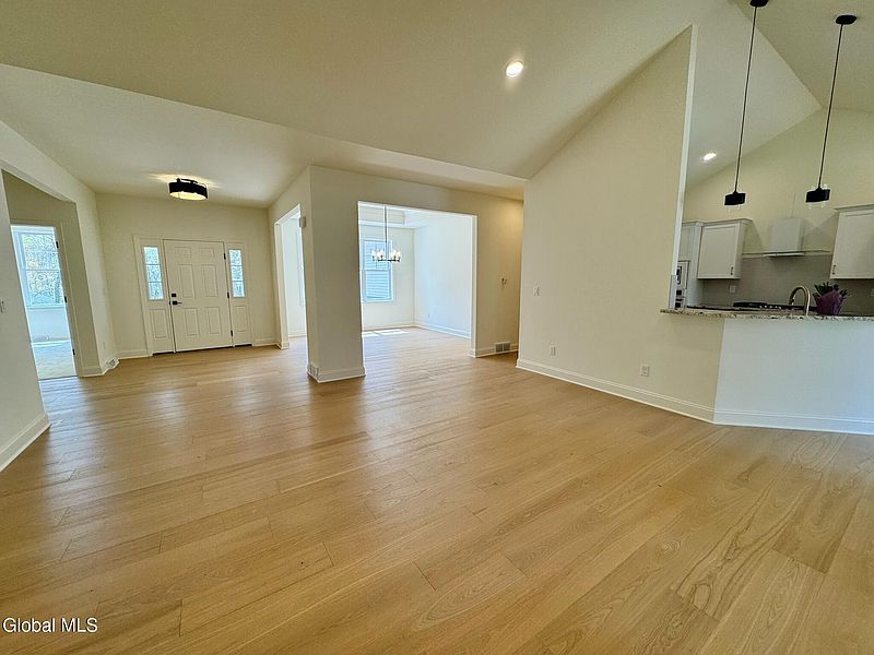 5th image of 105 Maxwell Road