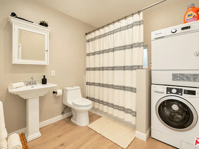 6537 Moore Dr — Photo 25