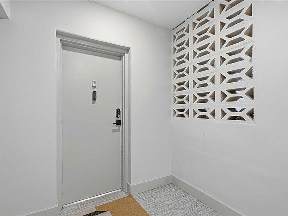 4th image of 3330 S 28th St APT 204