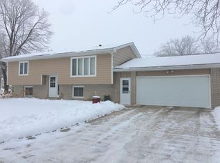 1617 Gateway Dr, Albert Lea, MN 56007
