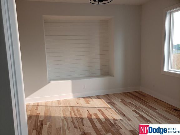 5th image of 18407 Boyd St