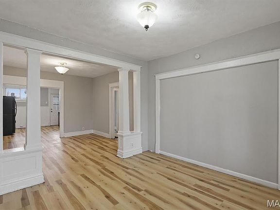 5th image of 3322 N Hanley Rd