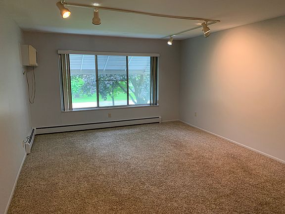 4th image of 21368 Beaconsfield St