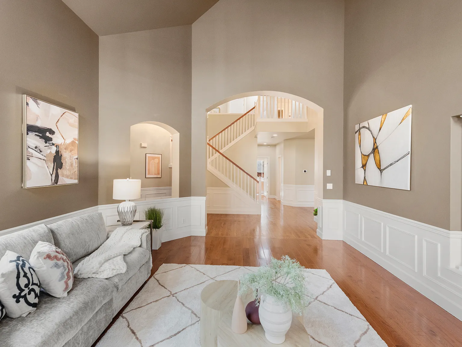 5 bed, 4057 sqft, $5,300 — Photo 3