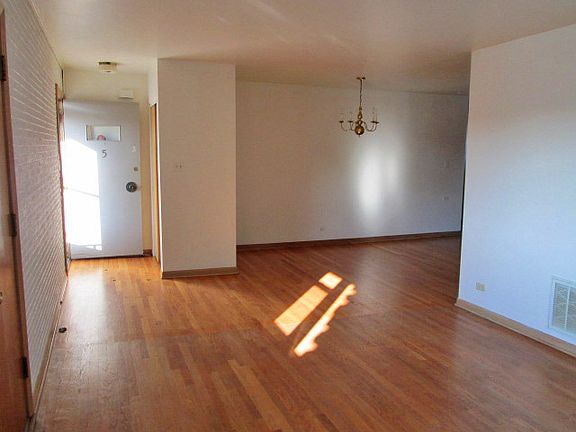 5th image of 1 Garden Dr APT 5