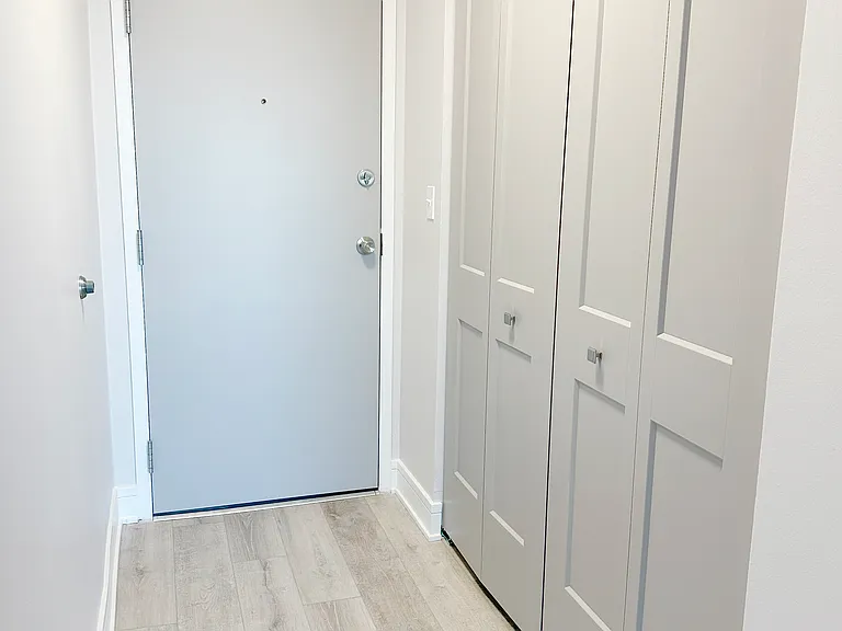 8352 W Catherine Ave #303 — Photo 27