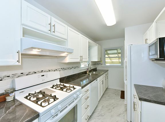 2nd image of 2300 Huron Ter