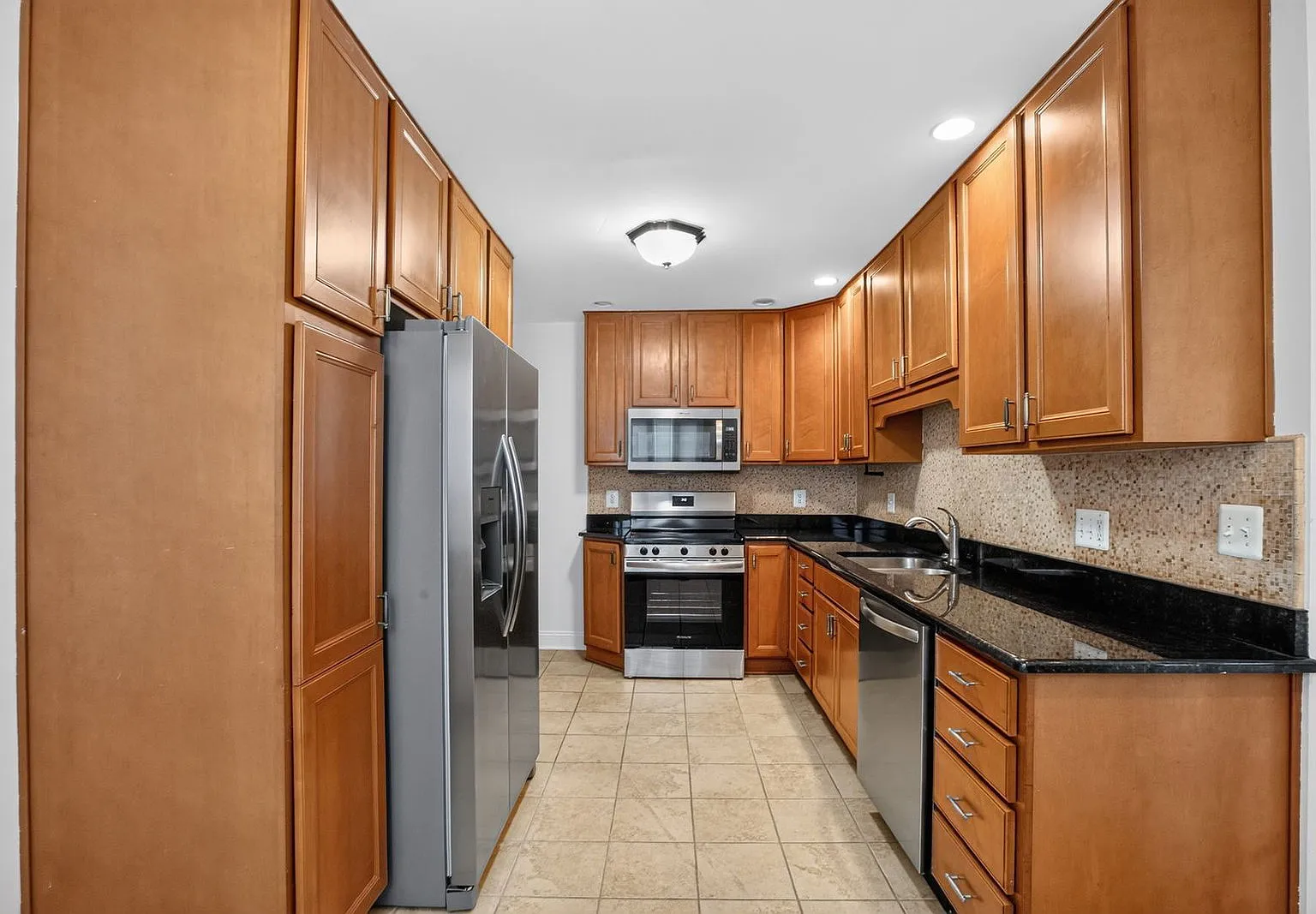 4 bed, 1.0 bath, 1462 sqft, $3,000 — Photo 3