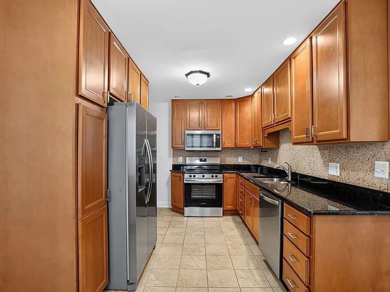 14925 Schall Rd — Photo 3