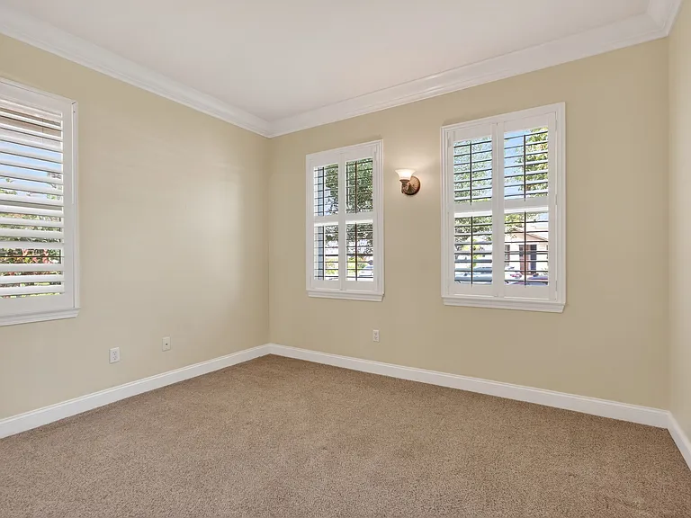 2906 Naples Dr — Photo 7