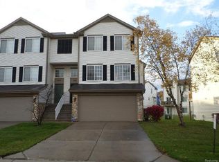 320 Oak Ridge Dr, Pontiac, MI 48341