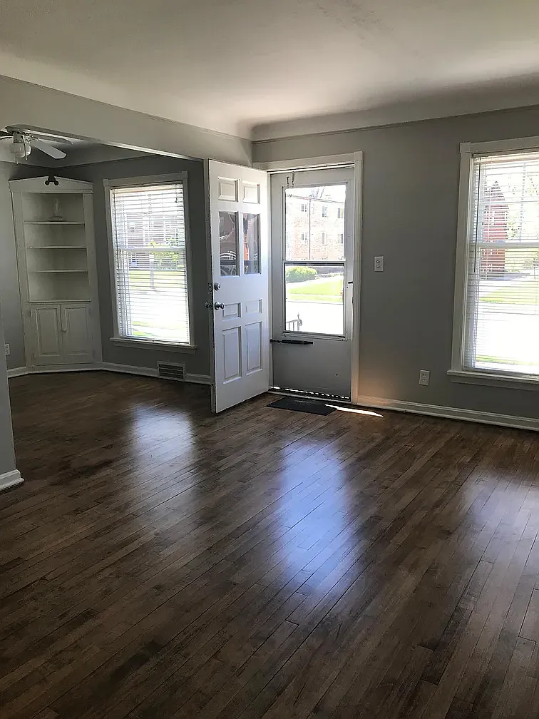 2 bed, 1000 sqft, $1,400 — Photo 2