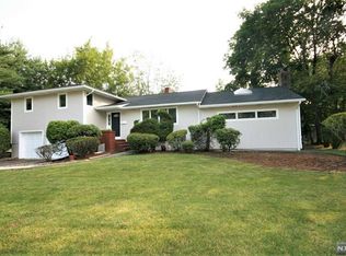 6 Oak St, Harrington Park, NJ 07640
