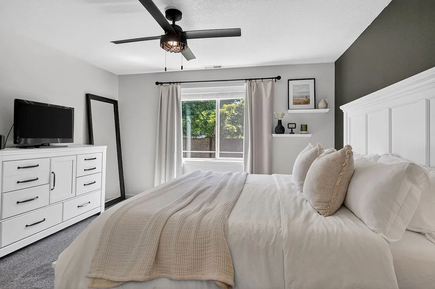 3 bed, 1400 sqft, $3,300 — Photo 3