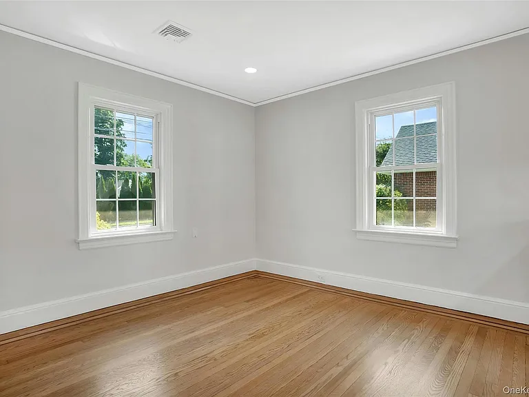 92 Hillside Ave — Photo 8