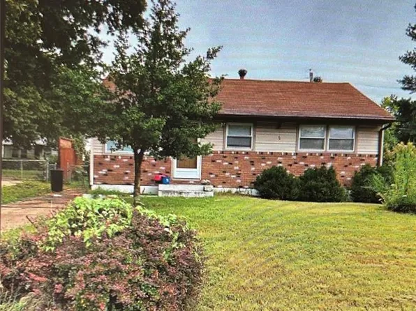 308 Crawford Rd, Saint Louis, MO 63137