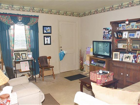 3rd image of 907 Grayland St