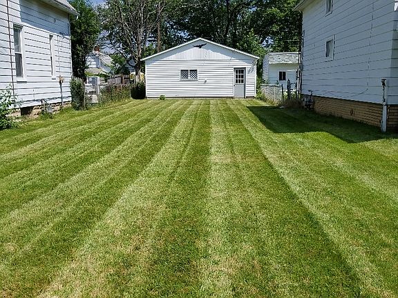 Lot w/ 2.5 Car Garage