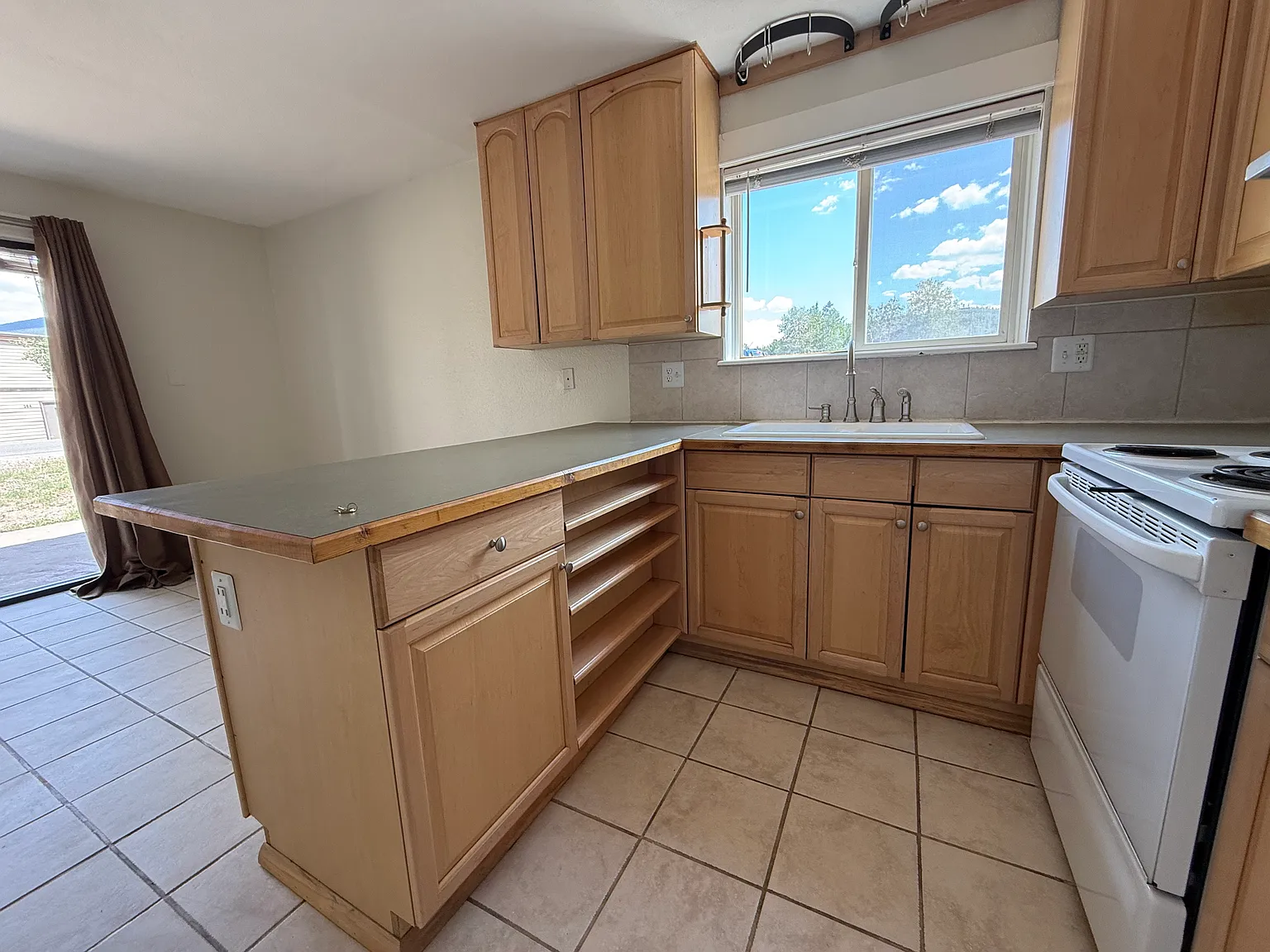 2 bed, 750 sqft, $2,800 — Photo 3