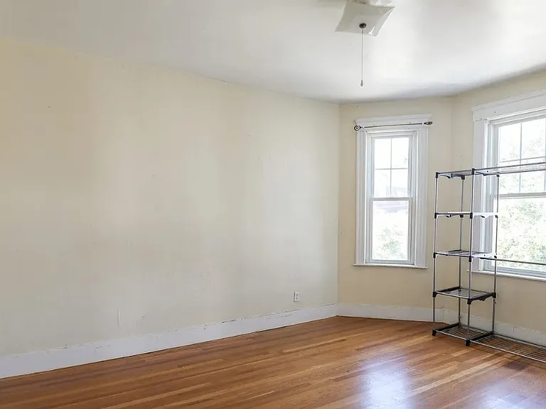 51 Leicester St #2 — Photo 7
