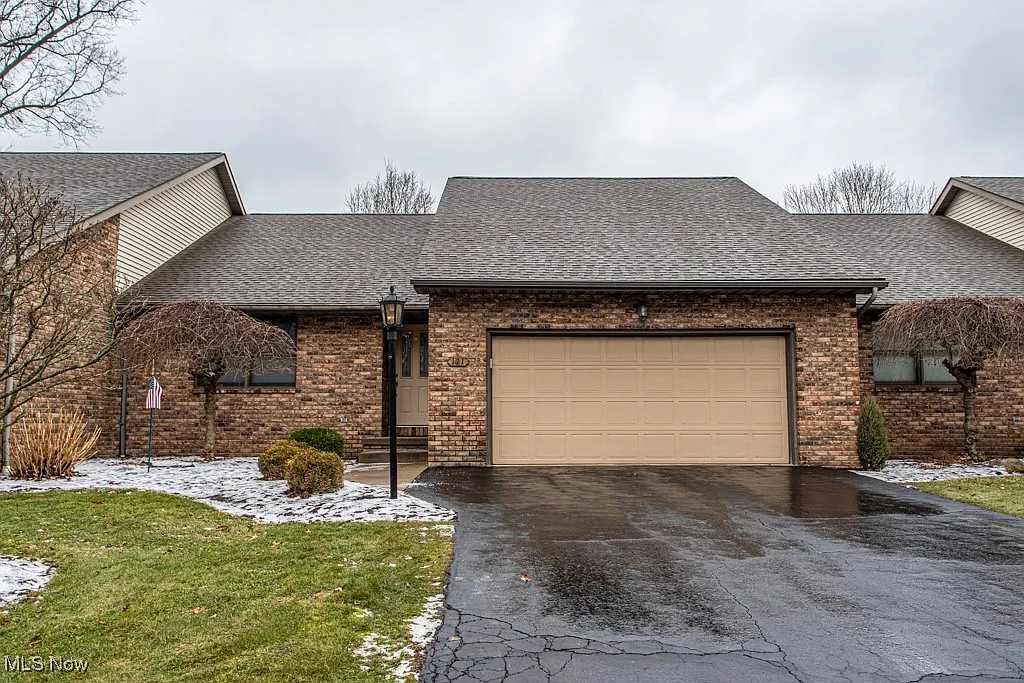 121 Diamond Way photo 1