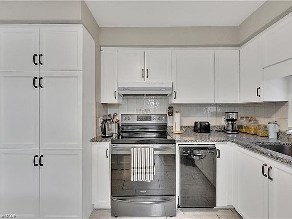 2nd image of 16 Hawkins Cres