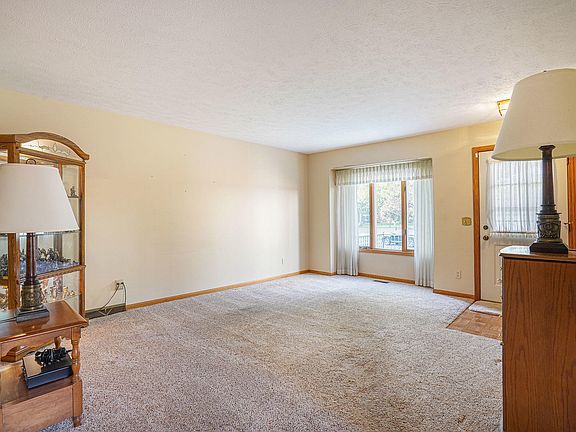 3rd image of 2209 Radcliff Cir SE