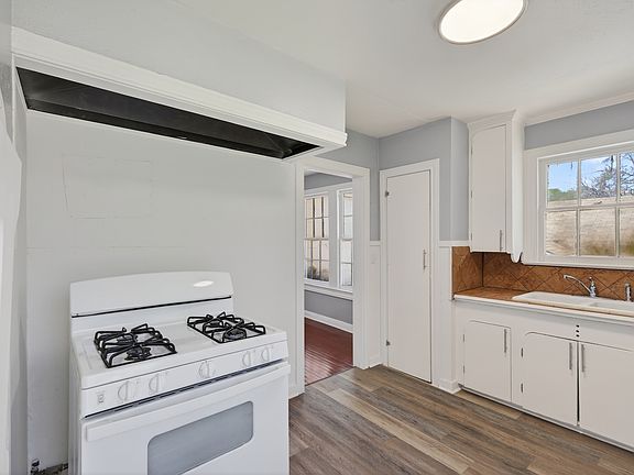 4th image of 2621 Dillard St