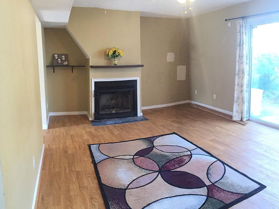 1st image of 11 Sparrow Ct #11