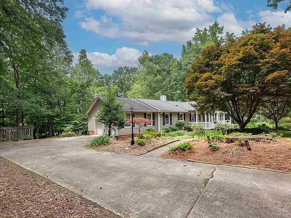 3rd image of 70 Woodwind Dr