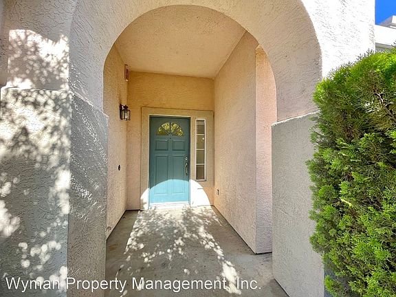 3rd image of 10 Sea Breeze Ct