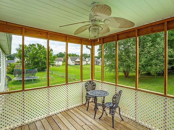 3rd image of 118 Willowind Ln