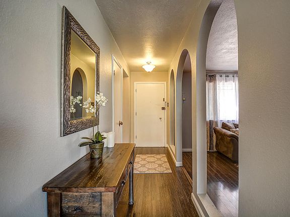 4th image of 3520 Yosemite Dr NE
