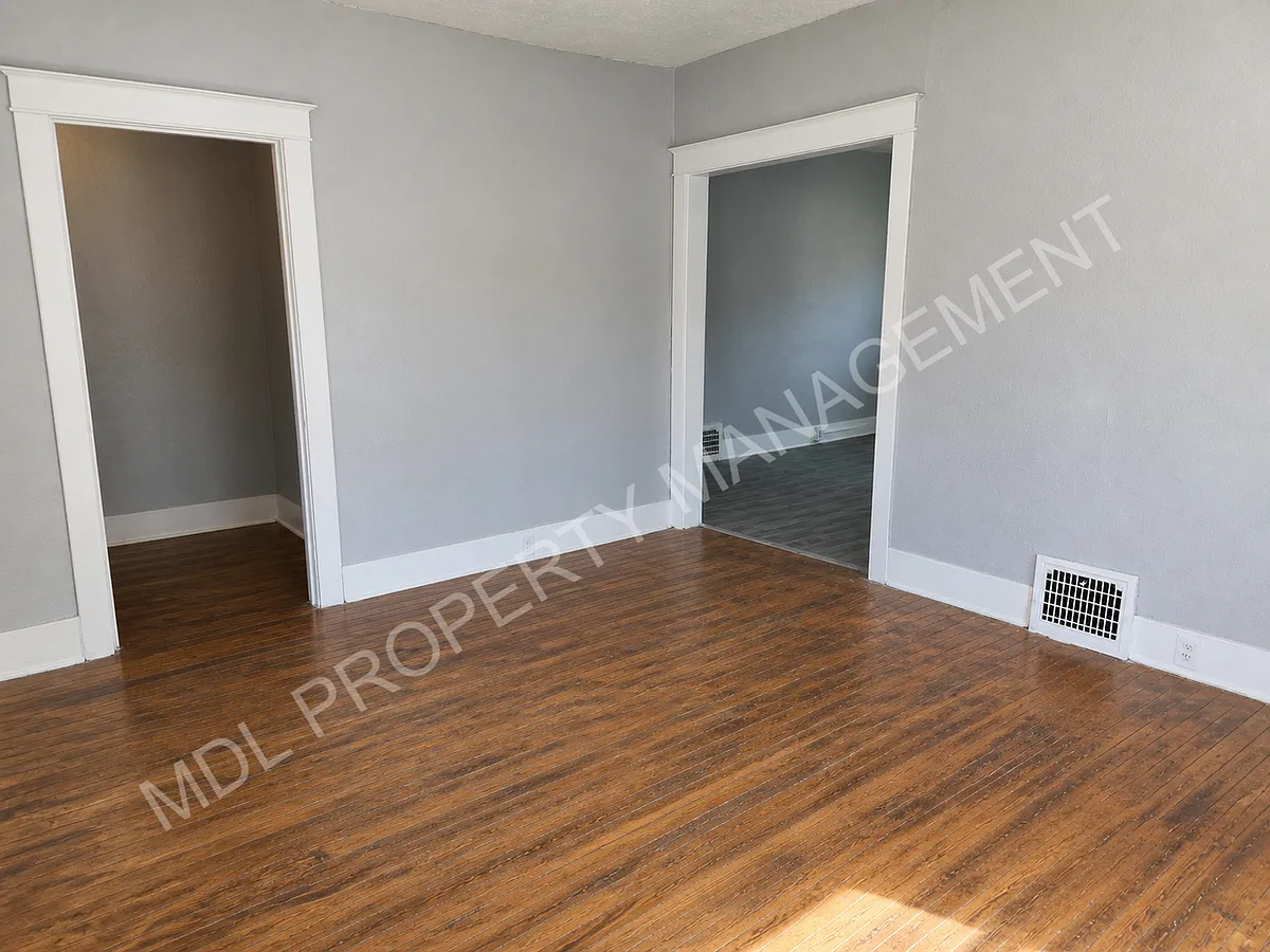 Building Photo - 1108 W Holland Ave