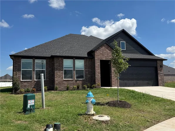 590 W Canada Dr, Farmington, AR 72730