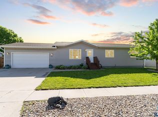 2612 N Sweet Grass Ave, Sioux Falls, SD 57107
