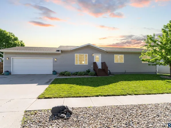 2612 N Sweet Grass Ave, Sioux Falls, SD 57107