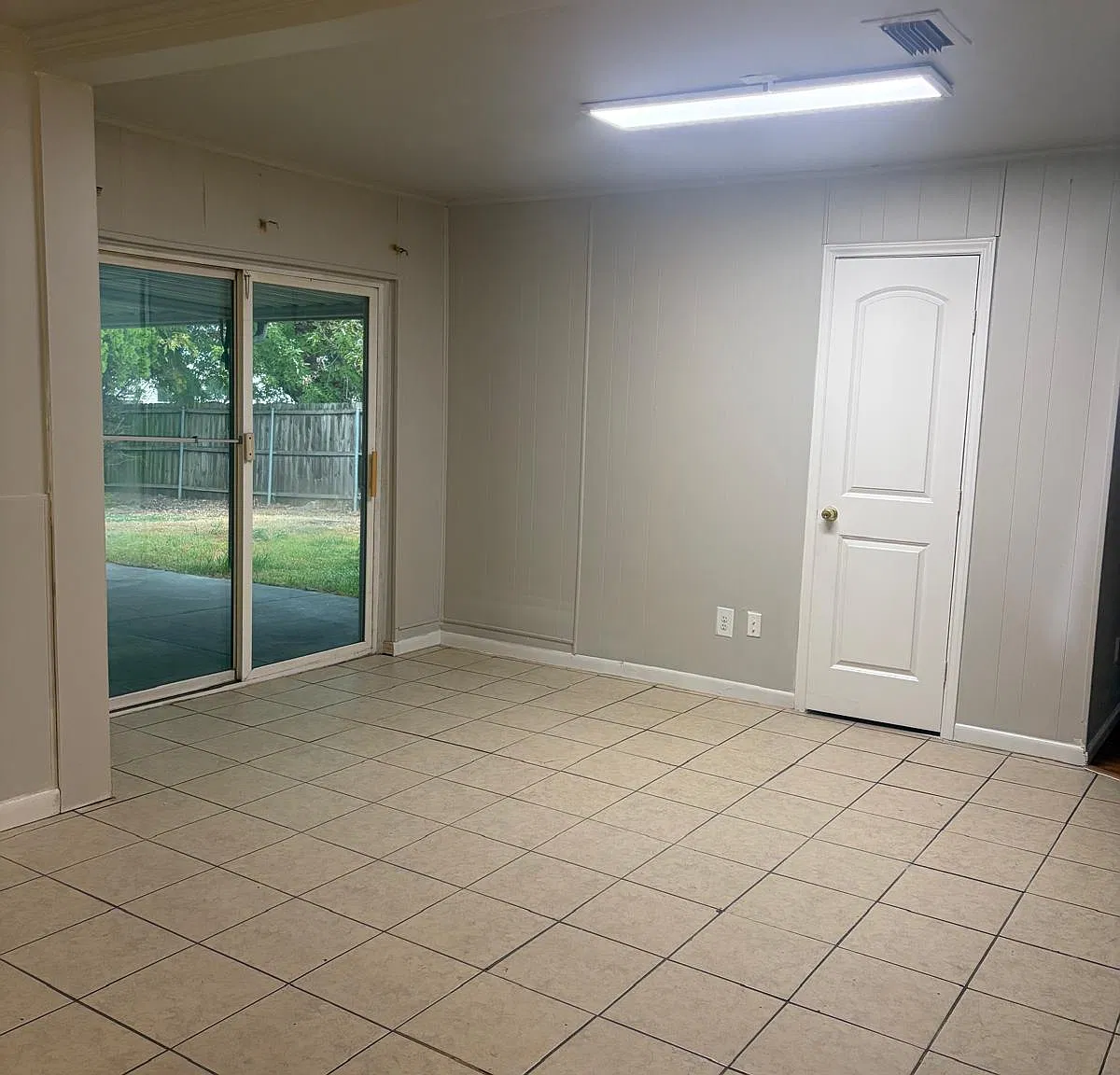 3 bed, 1406 sqft, $2,100 — Photo 2