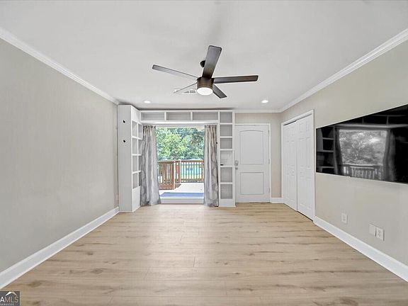 3rd image of 3070 Lindon Ln