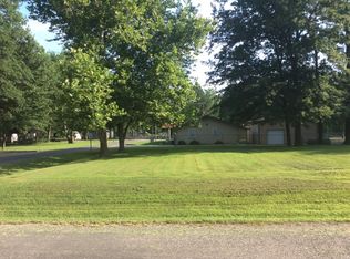 19774 Oak Dr, Carlyle, IL 62231
